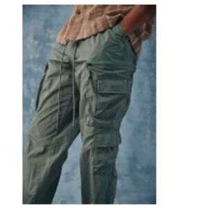 Like New! Standard Cloth Crinkle Nylon Technical Cargo Pant Olive in L